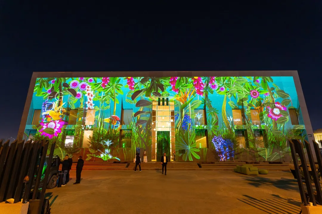 Projection mapping with water fountain